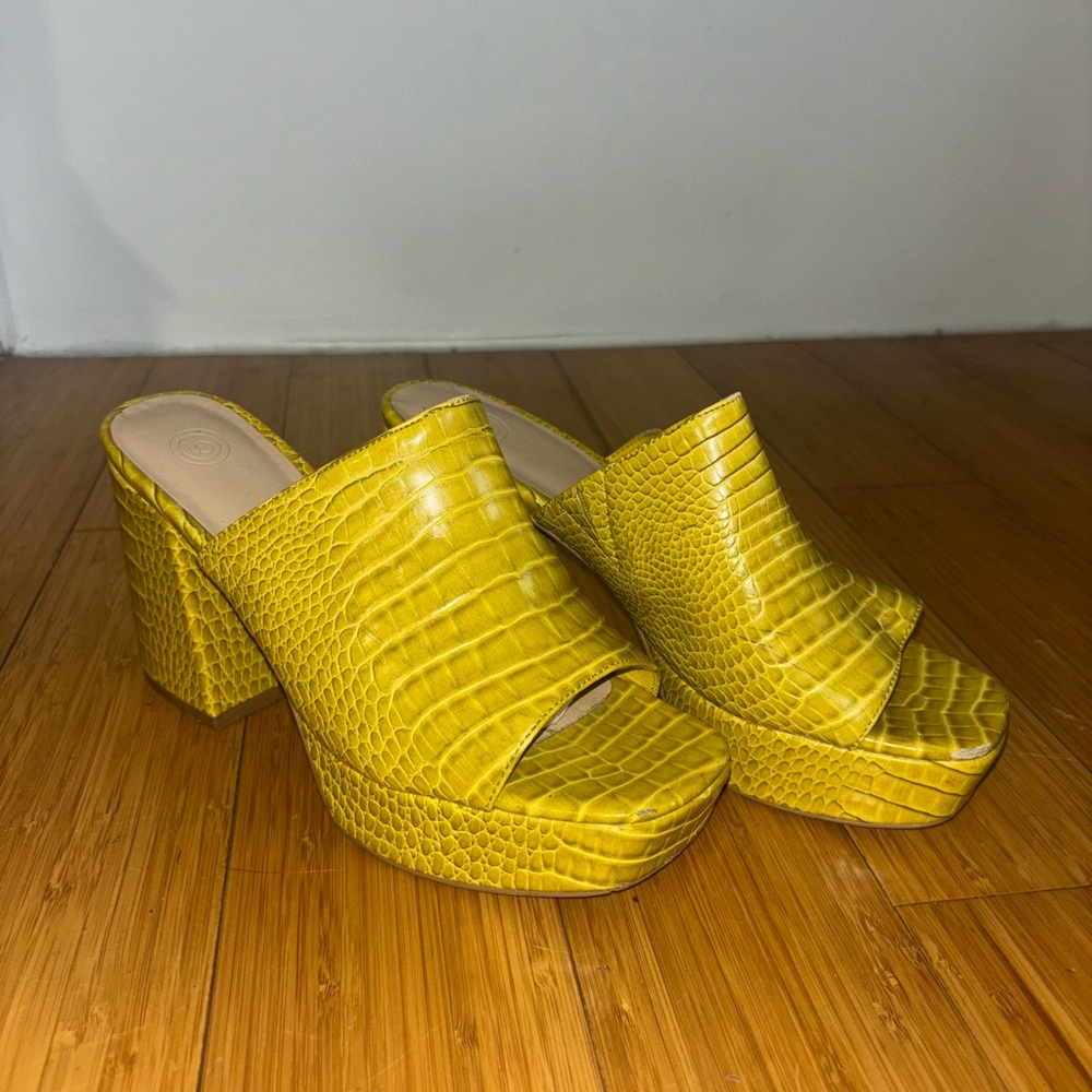 Yellow snakeskin chunky heel